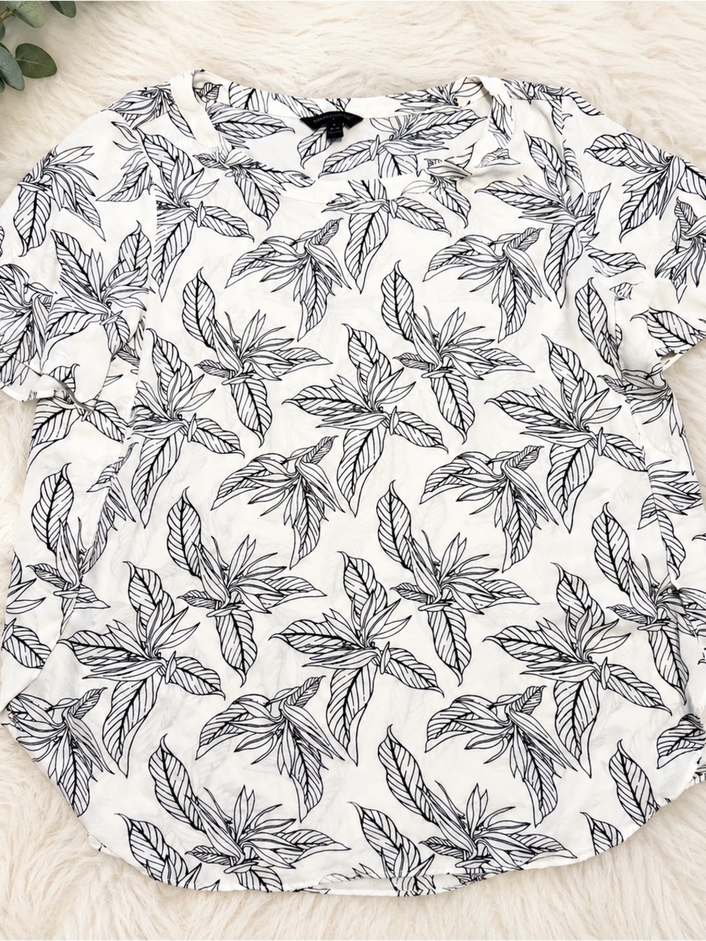 Banana Republic White Short Sleeve Gauzy Top with Black Leaf Print